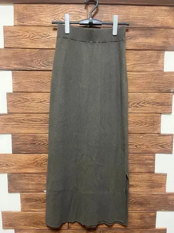 올리브 그린 사이드 슬릿 롱 스커트 M 사이즈