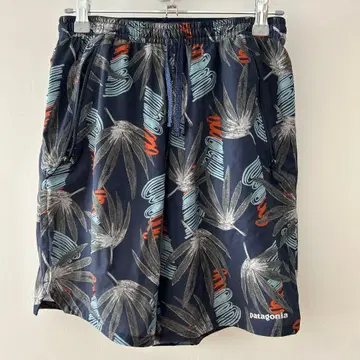patagonia 잎 패턴 숏팬츠 네이비