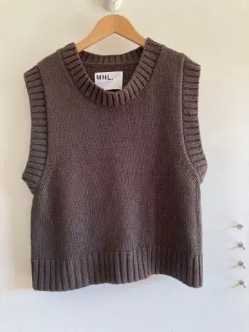 MHL. 브라운 카키 니트 베스트 슬리브리스