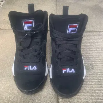 FILA 블랙 하이컷 스니커즈