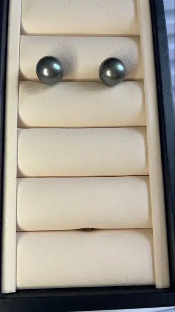 그레이 진주 스터드 귀걸이 약 12mm