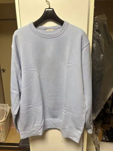 라이트 블루 크루넥 맨투맨