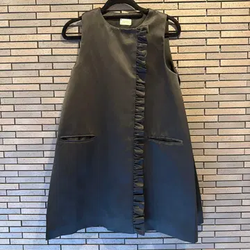 Bibiy 프릴 달린 블랙 베스트