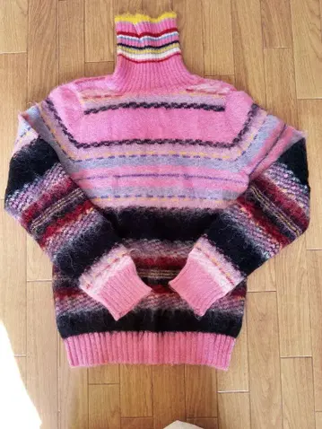 컬러풀 하이넥 니트 스웨터