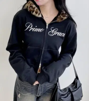 INGNI 에코 퍼 자수 로고 지퍼 숏 후드티