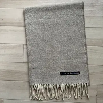 베이지 헤링본 무늬 울 머플러 태즈매니아