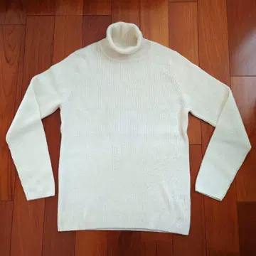 [거의 미사용품] 헬스장 터틀넥 니트 스웨터 화이트 M