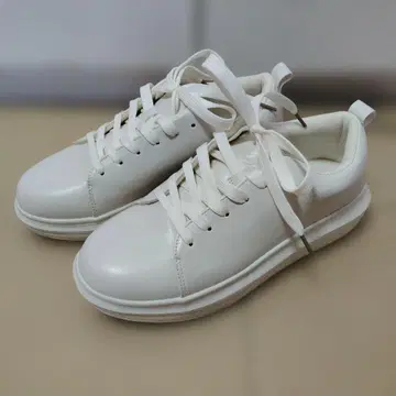 [ 새상품급 ] 화이트 심플 스니커즈 24cm