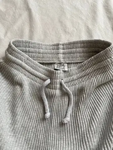 baserange 리브 스웨트 팬츠