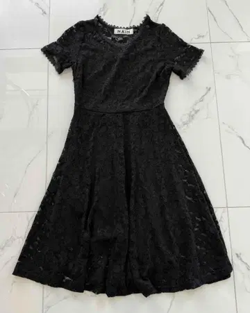 NAIN 레이스 반팔 무릎 기장 원피스 블랙