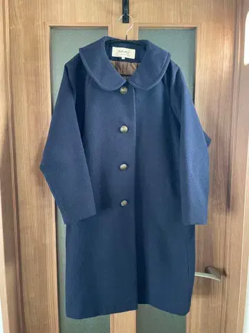 네이비 라운드 칼라 울 코트