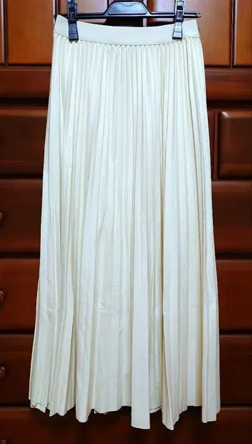 그레디 브릴리언트 컷 플리츠 스커트 아이보리 롱 스커트
