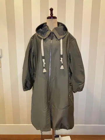 올리브 그린 모즈 코트 후드 부착