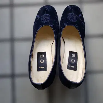 ICB 네이비 꽃무늬 자수 펌프스