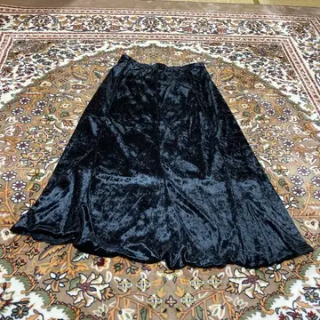 벨벳 느낌 플레어 롱 스커트 광택 있음