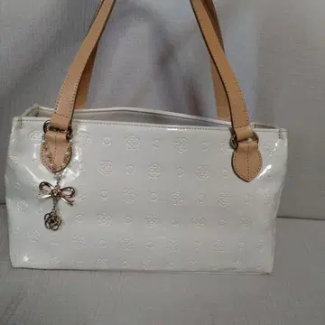 CLATHAS 베티 참 포함 토트백