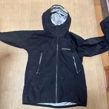 mont-bell 후드 부착 고어텍스 마운틴 후드티 블랙