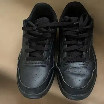 리복 블랙 스니커즈