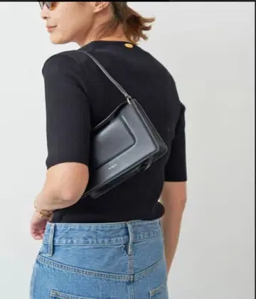 WANDLER 블랙 숄더백