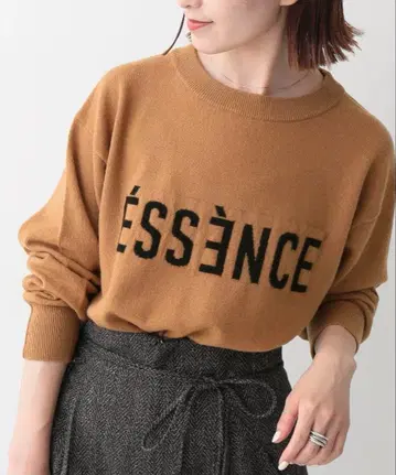 몇 번 착용한 스픽 앤 스팬 로고 니트 스웨터 브라운