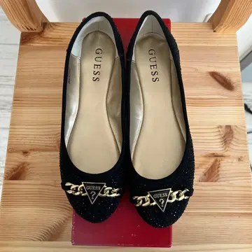 새상품급 GUESS 블랙 플랫슈즈