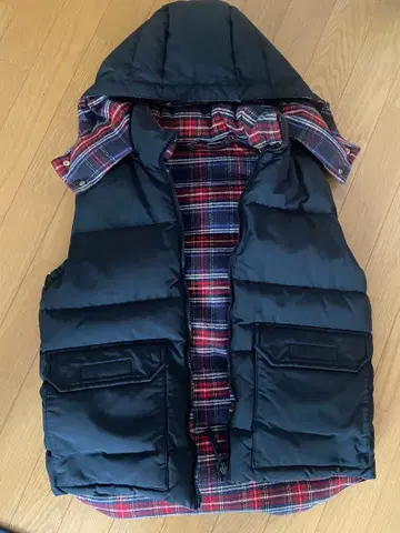 리버서블 다운 베스트 후드 부착 체크 무늬