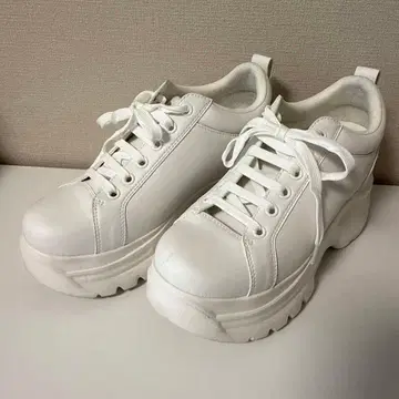 스즈키 아미 스니커즈 화이트 M 통굽