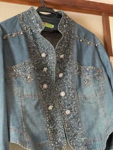 비즈 장식 데님 노카라 자켓 키라키라 비즈 럭셔리 화려함