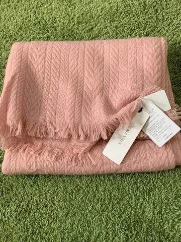 니나리치 캐시미어 100% 스톨 새상품 하자 있음