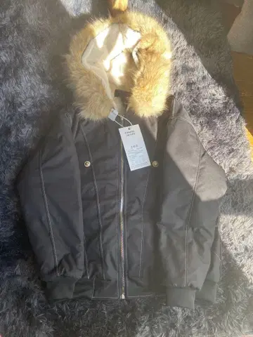 미사용 새상품 퍼 포함 블랙 집업 자켓