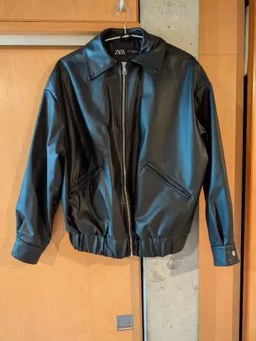 ZARA 블랙 페이크 가죽 자켓 XS