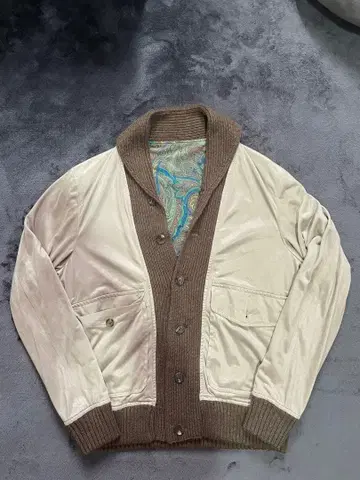 가디건 페이즐리 무늬