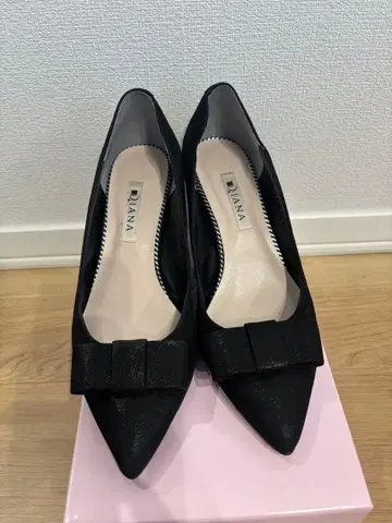 DIANA 블랙 리본 포함 펌프스