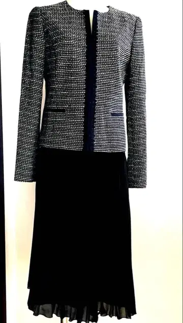 노카라 네이비 계열 트위드 원피스 수트