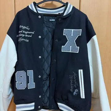 XLARGE 바시티 자켓 블랙/화이트