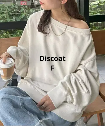 Discoat 피그먼트 원숄더 맨투맨 F 아이보리