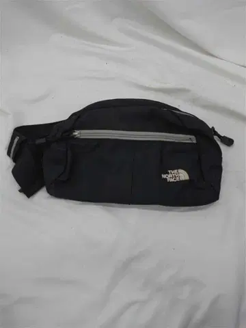 더 노스 페이스 힙색 블랙 계열 바디백