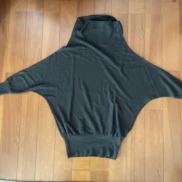 매킨토시 철학 다크 그린 오버 넥 니트