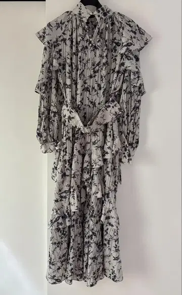 SNIDEL 긴팔 프릴 롱 원피스