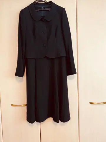 블랙 스커트 수트 (긴팔 자켓 포함)