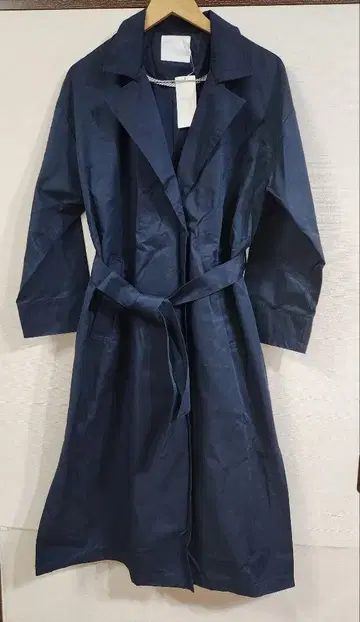 네이비 백 개더 트렌치코트