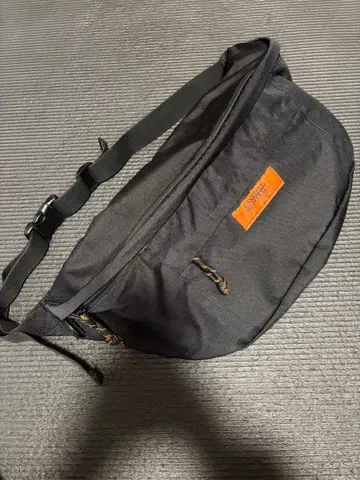 UNIVERSAL OVERALL 빅 힙색 블랙 원 숄더