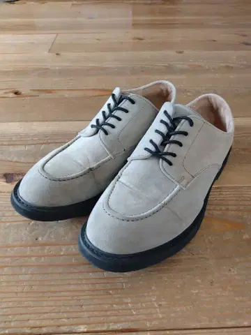 베이지 스웨이드 레이스업 슈즈