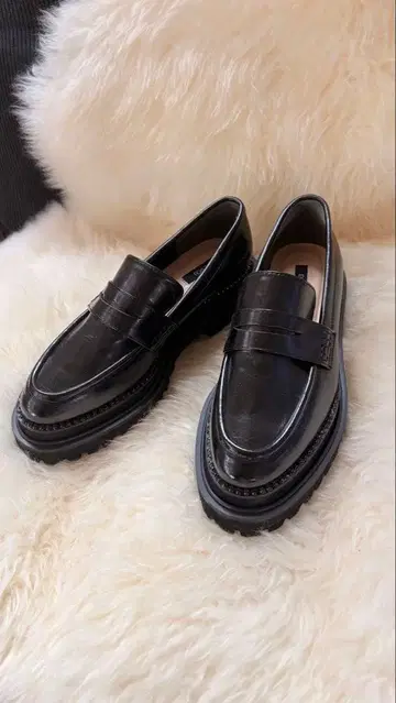 EVOL 블랙 로퍼 통굽 스터드