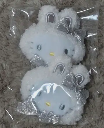 산리오 포근포근 스노우 토끼 헤어 클립 헬로키티