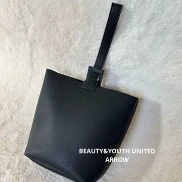 BEAUTY&YOUTH UNITED ARROW 스무스 행잉 파우치 블랙
