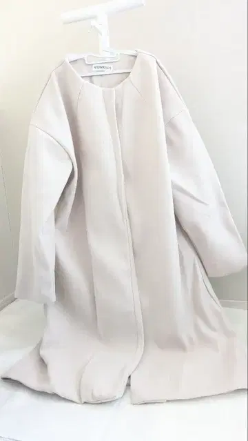 베이지 롱 코트 단추식