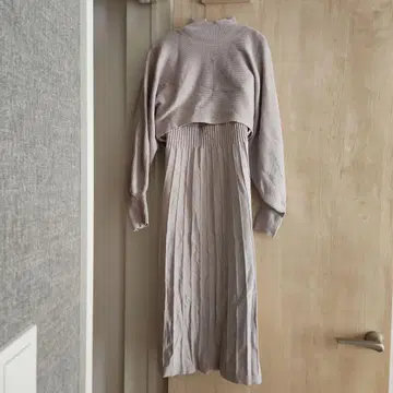 연한 핑크 니트 롱 원피스 긴팔