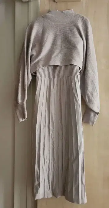 연한 핑크 니트 롱 원피스 긴팔