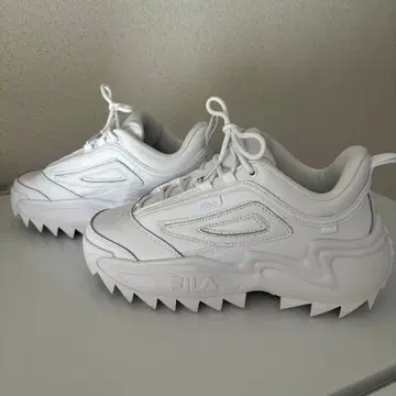 FILA 화이트 통굽 스니커즈